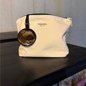 CHANEL (Gift with Purchase) Beauté Cream Cosmetic Bag with Gold Accent